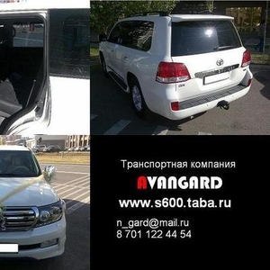 Аренда Toyota Land Cruiser 200 черного и белого цвета