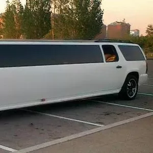 Лимузин Cadillac Escalade на выписку из роддома. Астана.