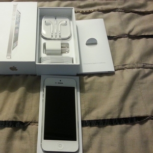 FS:Samsung Galaxy S4, Apple iPhone 5, Blacckberry TK Victory