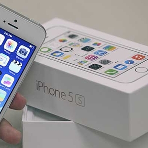 Apple iPhone 5S 64GB Unlocked